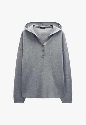 Szary, zakapturzony pulower z guzikowym zapięciem i długimi rękawami. Charakteryzuje się miękką teksturą oraz luźnym, oversize'owym krojem.