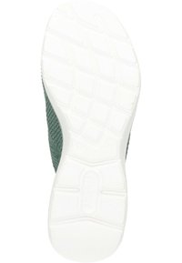 Baskets en tricot vert avec semelle en caoutchouc blanc, présentant un motif texturé, des côtés renforcés et des rainures flexibles pour une meilleure traction.
