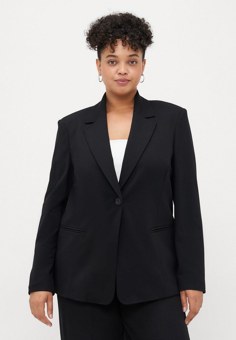 Blazer noir avec un bouton unique, revers crantés, poches latérales et une coupe décontractée. Tissu lisse avec un éclat subtil et un design structuré.