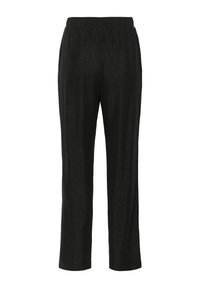 Schwarze Hosen aus glänzendem, strukturiertem Stoff mit einem elastischen Bund und geraden Beinen. Sie haben ein fließendes Design und keine sichtbaren Taschen.
