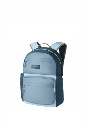 Zaino Dakine blu e grigio con spallacci imbottiti, tasca frontale con cerniera e tasca laterale a fessura, mostrato su sfondo bianco.