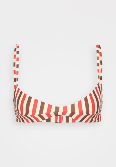 Top bikini a righe con strisce verticali rosse, marroni e crema. Spalline regolabili con chiusura a gancio sul retro. Realizzato in tessuto morbido.