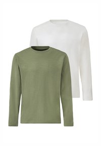 Zwei langärmlige Crew-Neck-Shirts in Olivgrün und Weiß. Beide haben einen glatten, leichten Stoff und eine lockere Passform.