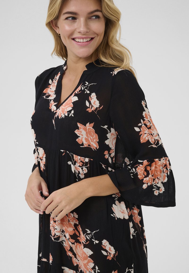 Kaffe KAEDITA AMBER - Day dress - black peach flower print/apricot -  Zalando.co.uk