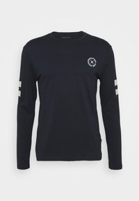 Svart långärmad t-shirt med rund halsringning och vitt Pier One-logotyp på bröstet samt två vita ränder på varje ärm.