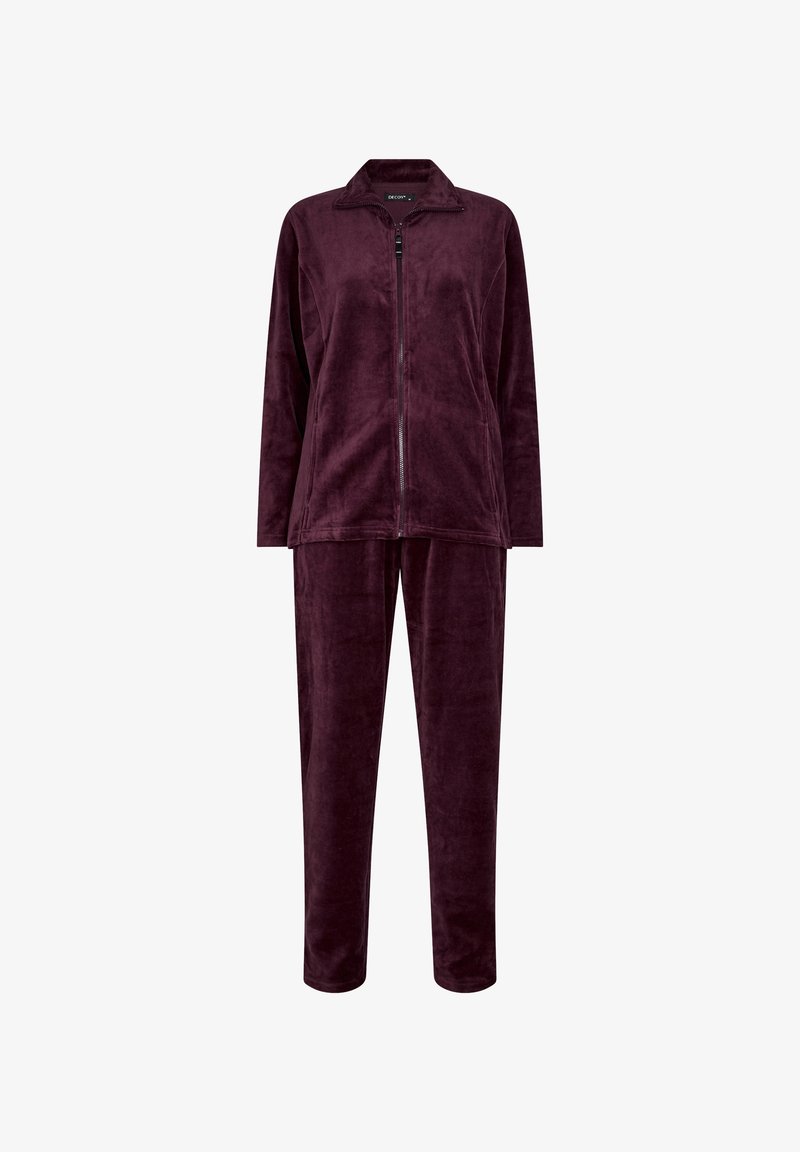 Satin loungewear-set i mörklila med en zip-up jacka, krage och matchande byxor. Mjuk textur och avslappnad passform. Inga mönster eller accenter.