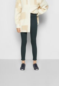 Marks & Spencer JEGGINGS - Calças de ganga de corte skinny - dark green