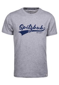 Graues Baumwoll-T-Shirt mit kurzen Ärmeln, mit einem marineblauen, geschwungenen Aufdruck, der "Spitzbub EST. 2017" sagt, und einer glatten Textur.