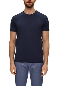 T-shirt blu navy a maniche corte realizzata in tessuto morbido con scollatura rotonda. Design semplice, forma aderente senza motivi o accenti.