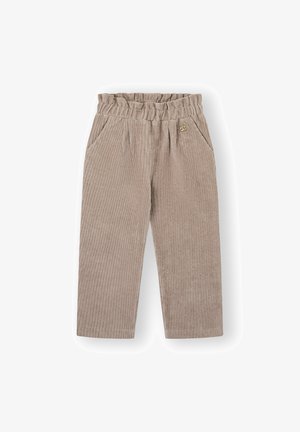 Pantalones de pana en marrón claro, con una amplia cinturilla elástica, bolsillos laterales y una sutil textura de líneas verticales. Acento en dorado.