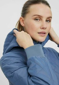 Vero Moda VMHAYLE REP - Vinterkappa /-rock - china blue