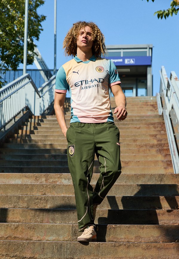 MANCHESTER CITY FOURTH REPLICA  - Club wear4