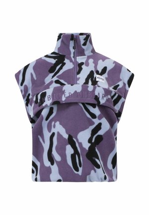 Lila und hellblaue Fleece-Pullover mit schwarz-lila Camouflage-Muster, hohem Kragen und gesticktem Text "UNBORED ONBOARD."