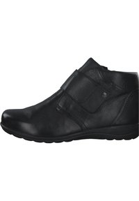 Bottines noires en cuir texturé, avec une large sangle sur le dessus, bout arrondi et semelle en caoutchouc flexible.