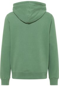 Haut à capuche en coton vert, avec une grande capuche, des poignets et un ourlet côtelés ; texture lisse sans motifs ni accents visibles.
