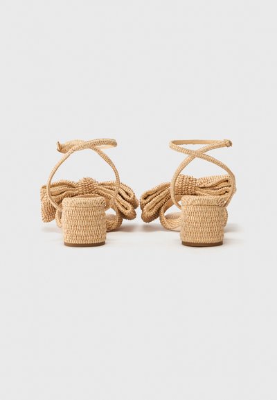 Loeffler Randall CARMEN MID BOW - Σανδάλια - natural