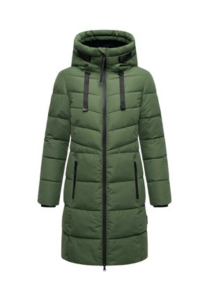 Abrigo acolchado largo verde con capucha, con cremallera negra y detalles de hardware, dos bolsillos laterales y un patrón acolchado.