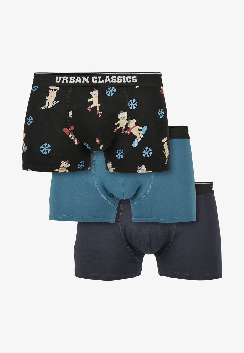 Boxershorts im Dreierpack: eine schwarze mit Bärenmotiven, eine türkisfarbene und eine marineblaue. Mit einem schwarzen elastischen Bund, auf dem "URBAN CLASSICS" steht.