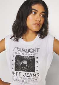 Pepe Jeans LUCY - Apdrukāts T-krekls - white