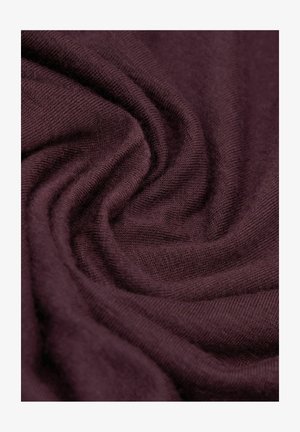 Bordeaux gebreide stof met een gladde textuur, die complexe weefpatronen en hangende plooien toont. Zacht en lichtgewicht materiaal.