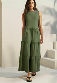 Next SLEEVELESS CREW NECK TIERED - Džersejové šaty - khaki green