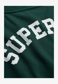 Wybrany, enamel green