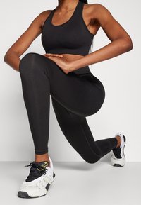 Hunkemöller Leggings - Byxor - black