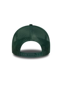 Grüne Mesh-Baseballmütze mit curved Back, verstellbarem Plastikverschluss und einem Knopf oben. Strukturierte Oberfläche für Atmungsaktivität.