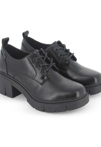 Zapatos negros de cordones con acabado de cuero suave, puntera redondeada y suela gruesa. Presentan cordones planos y un pequeño logotipo en el lateral.