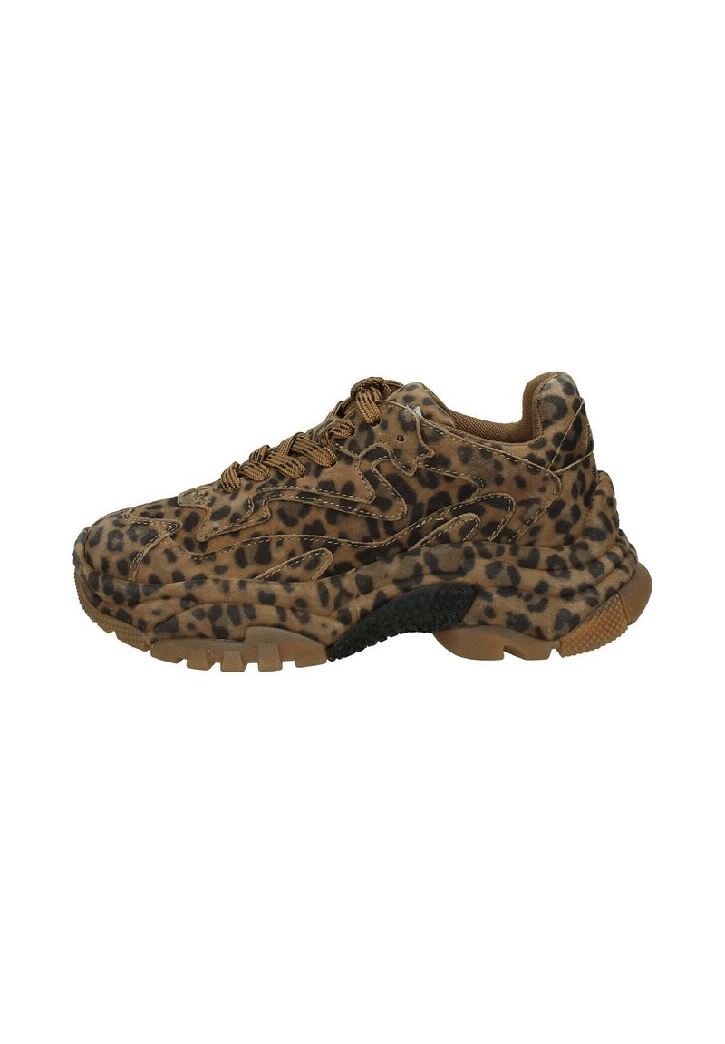 Sneaker con stampa leopardata in materiale simile alla pelle scamosciata marrone, suola in gomma testurizzata e design con lacci. Presenta dettagli neri sulla suola.