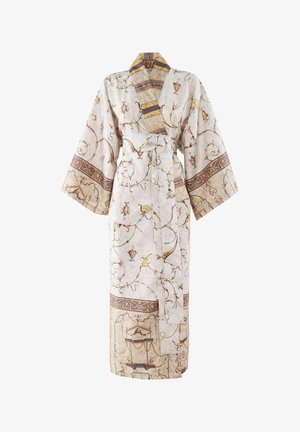Langer beiger Kimono-ähnlicher Mantel mit weiten Ärmeln, Gürtel und filigranen gold- und braunen Ornamentmustern überall.
