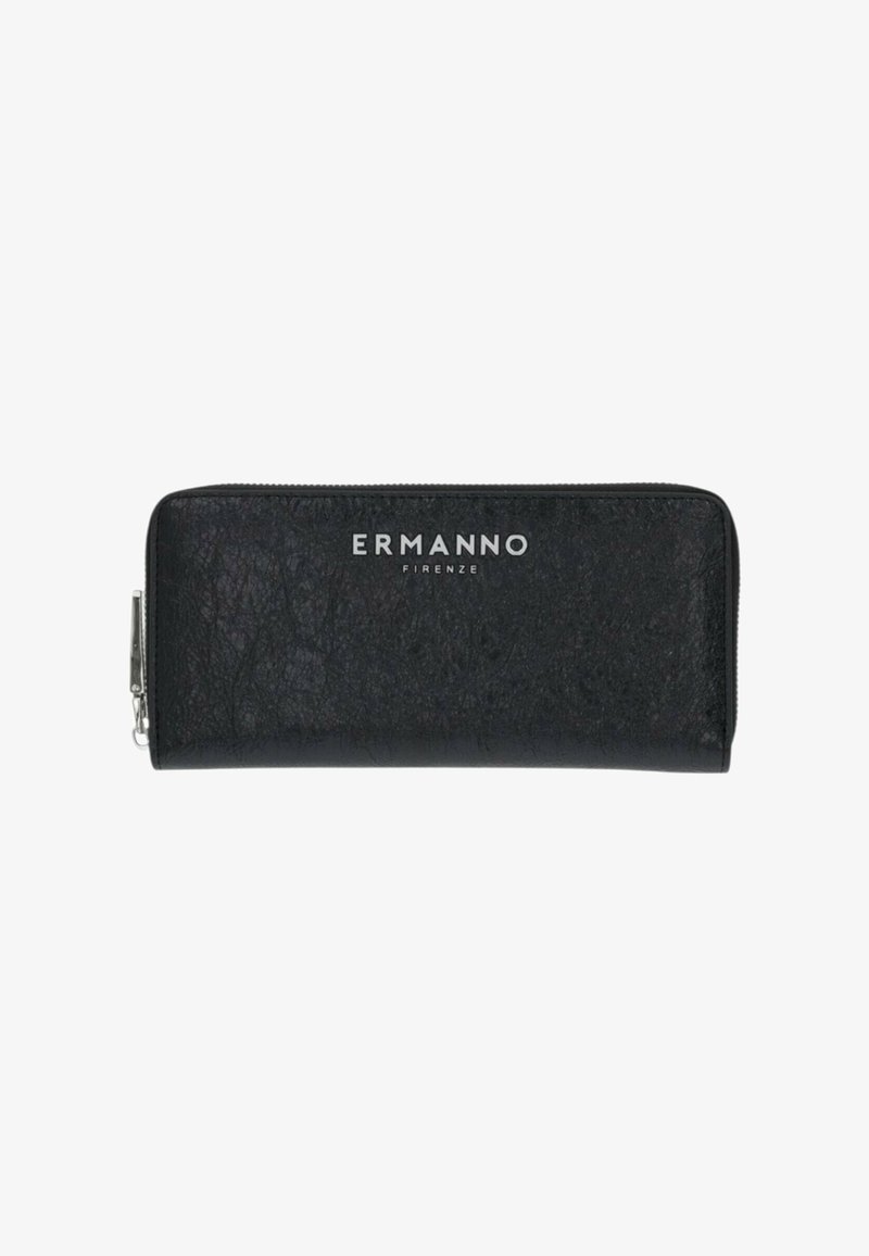 Portafoglio in pelle nera con finitura testurizzata, chiusura con zip e nome del marchio "ERMANNO FIRENZE" in rilievo color argento sulla parte anteriore.