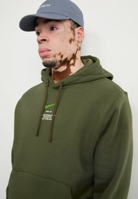 Nike Sportswear HOODIE - Camisola - cargo khaki