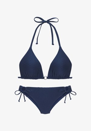 Marineblaues, strukturiertes Bikini-Set mit Neckholder, Ringdetail in der Mitte des Oberteils und seitlich gebundenen Bikinihosen mit Cutout-Akzenten.