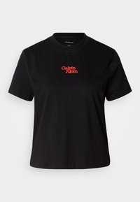 Svart bomull T-skjorte med rund hals og korte ermer. Har en rød "Calvin Klein" logo brodert på brystet.