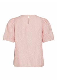 Lyserød bluse med puffærmer, struktureret mønster, detajler med nøglehul bagtil og en løs pasform, lavet af blødt stof.