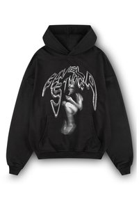 Sweat à capuche noir avec un design graphique central représentant une main et un texte abstrait en argent. Confectionné en tissu doux, avec une poche avant et des poignets côtelés.