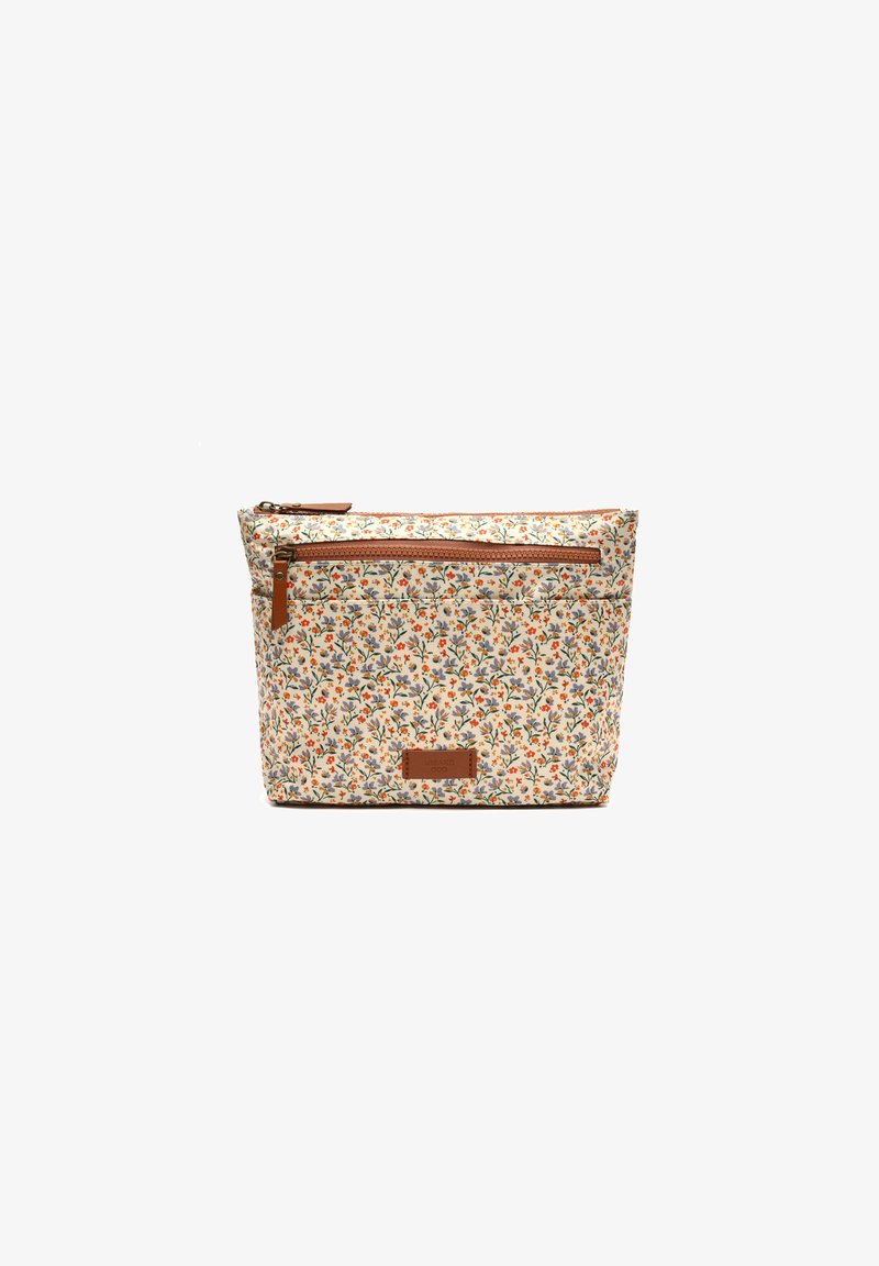 Bolsa de tela con estampado floral, fondo beige, pequeñas flores de colores, acentos de cuero marrón, forma rectangular.