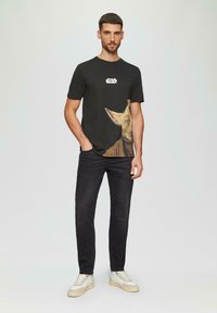 s.Oliver MIT STARWARS®  - T-shirt imprimé - schwarz