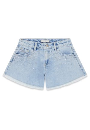 Hellblaue Jeansshorts mit ausgefransten Kanten, vorderen Taschen und verstreuten kleinen Strassverzierungen auf der Vorderseite.