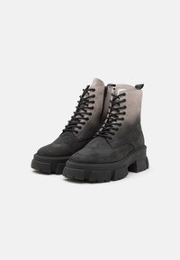 Steve Madden TANKER-M - Botines con cordones - grey/black