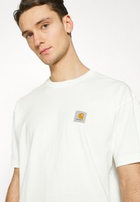 Carhartt WIP NELSON  - T-shirts basic - off-white