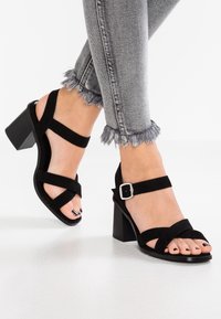 New Look Wide Fit Sandaalit nilkkaremmillä - black