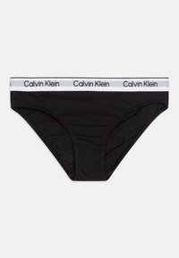 Čierne bavlnené slipy s bielym elastickým pásom, na ktorom je logo "Calvin Klein". Hladká textúra a klasický nízky strih.