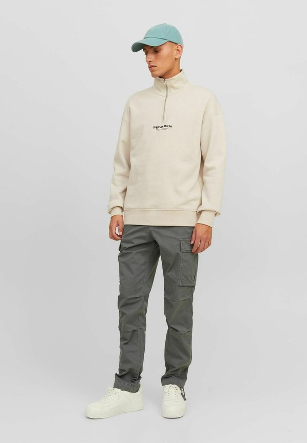 JPSTACE JJTUCKER AMA - Cargo trousers - sedona sage4