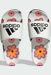 adidas Sportswear ADILETTE COMFORT - Ciabatte da mare - off white core black core black