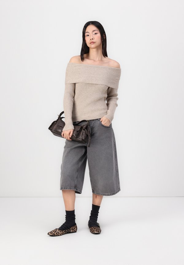 ONLKATIA OFF SHOULDER - Jumper - mocha meringue melange4