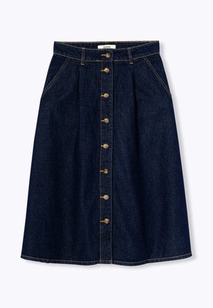 Jupe en denim, bleu foncé, avec une forme en A, dotée d'une fermeture à boutons sur le devant, de quatre poches et de détails de couture dorée contrastants.