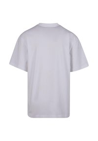 Hvid kortærmet t-shirt med rund halsudskæring, lavet af glat bomuldsstof; har en løs pasform og ingen synlige grafikker eller mønstre.