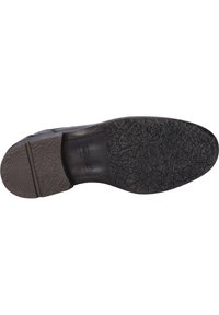 Hnědá kožená podrážka s texturovaným, prasklým vzorem. Má plochý podpatek a hladké okraje pro pohodlí a stabilitu.